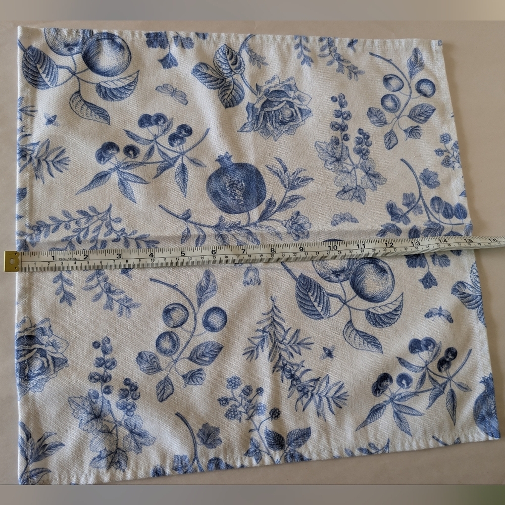 Set Of 4 Blue And White Cloth Napkins With Fruit And Floral Pattern - Picture 2 of 4